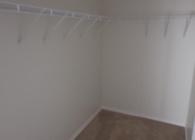 Building Photo - Amazing Condo  End Unit!
