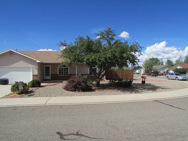 Building Photo - 1241 Tara Dr