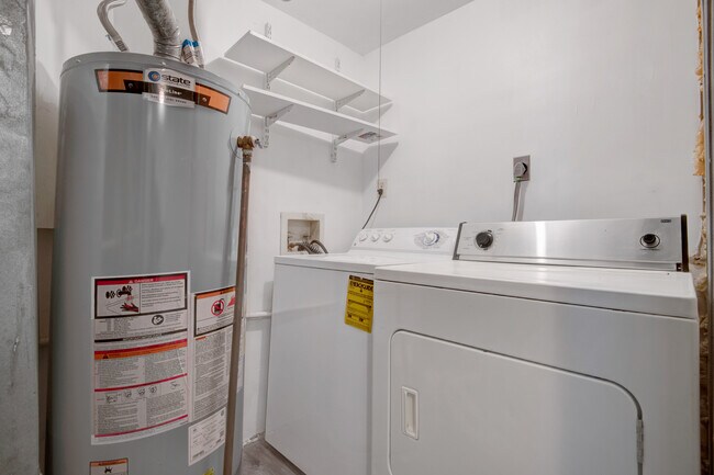 Building Photo - 2705 24th St NE