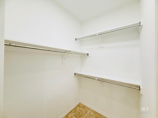 Building Photo - 31424 Oakridge Dr