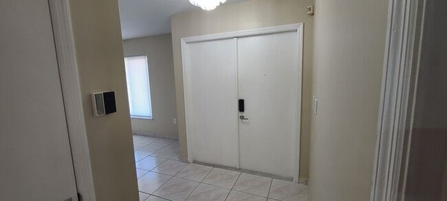 Building Photo - Beautifully Remodeled Home in Poinciana area