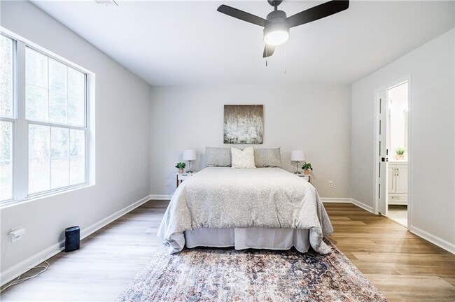 Building Photo - 5195 Hillcrest Glenn Dr