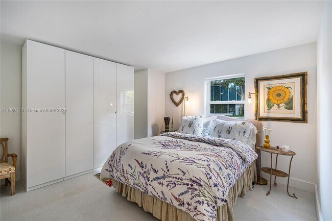 Building Photo - 61 Collins Ave