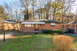 Building Photo - Charming 3 Bedroom brick ranch!