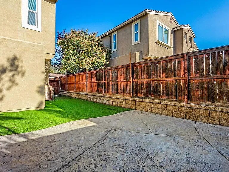 Building Photo - 27580 Darrington Ave