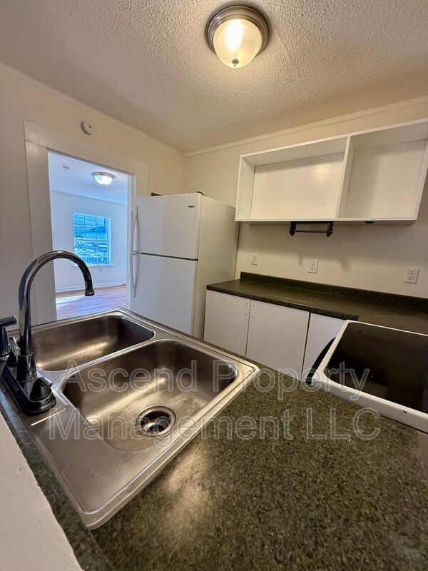 Building Photo - 3208 Dodds Ave