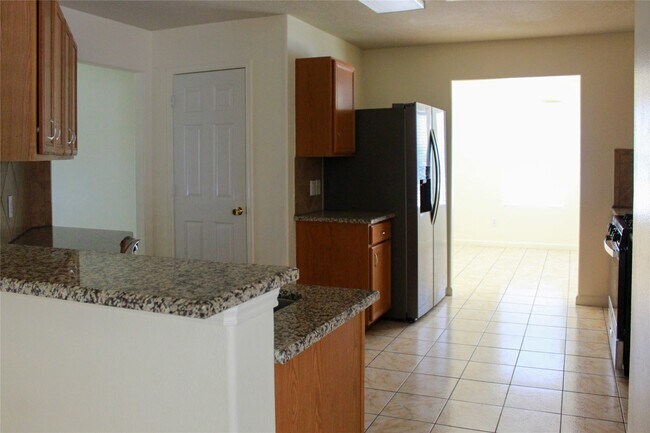 Building Photo - 16945 Scenic Knoll