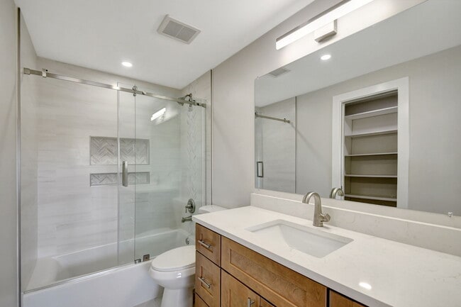 Building Photo - 300 Waterway Dr S