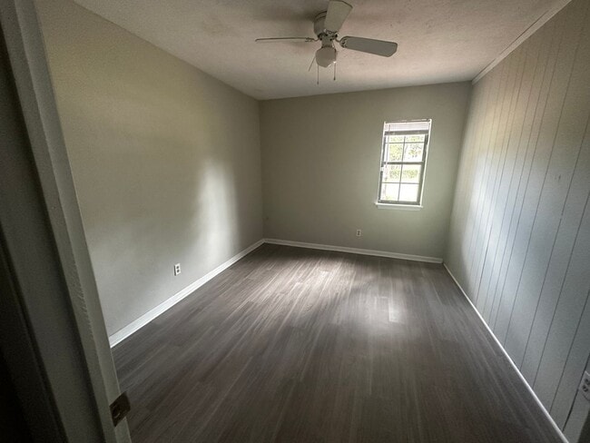 Building Photo - 2359 Claremont Ln