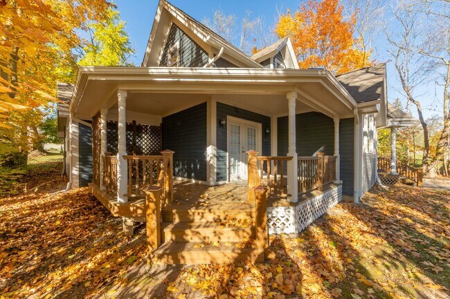 Building Photo - 270 S Center St