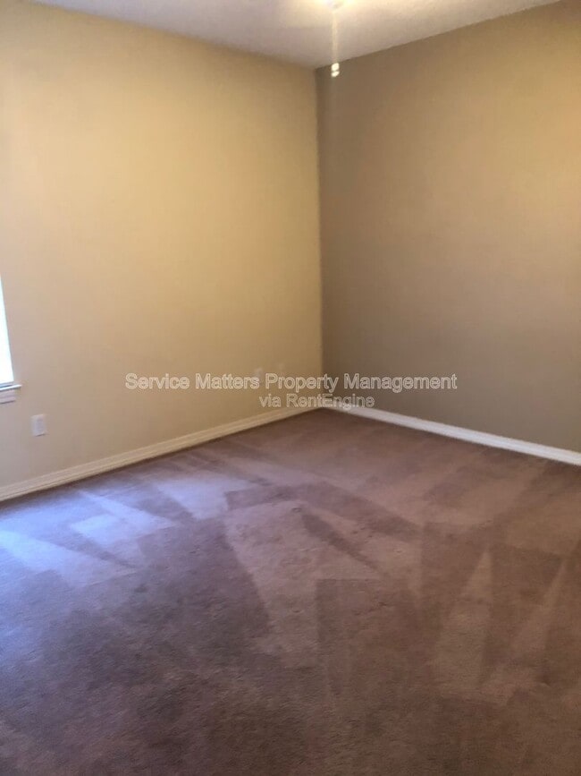 Building Photo - 4421 Amberwood Cir