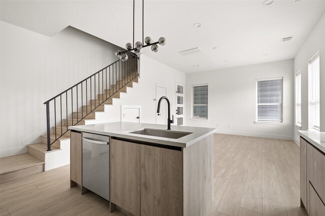 Building Photo - 107 Tolima Dove St