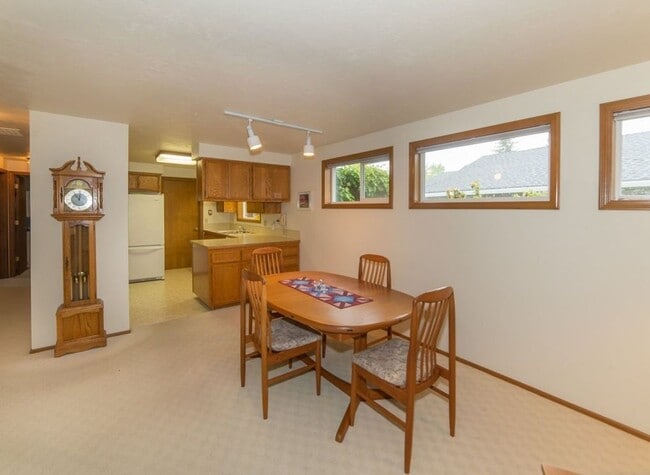 Building Photo - We have the wonderful 3 bed/2 bath you’ve been waiting for!