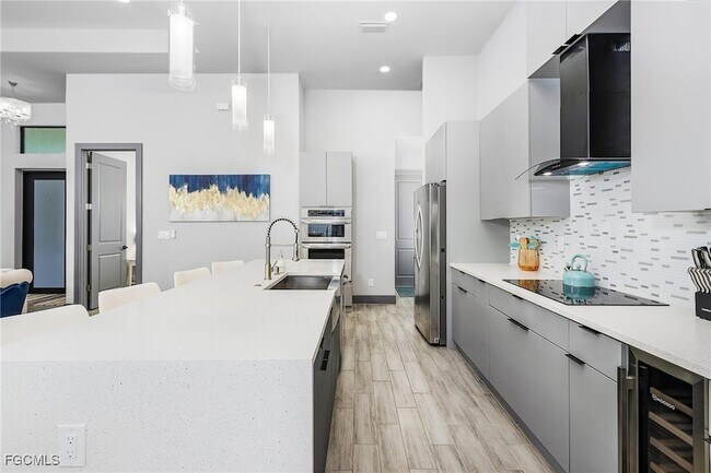 Building Photo - 1802 SW 2nd Terrace