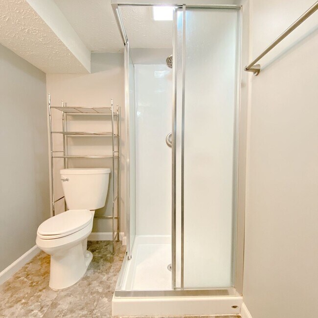 Building Photo - COMING SOON! Florence/Minnie Lusa Area 4 bed 3 bath, partial finished basement, w/ garage $1,850