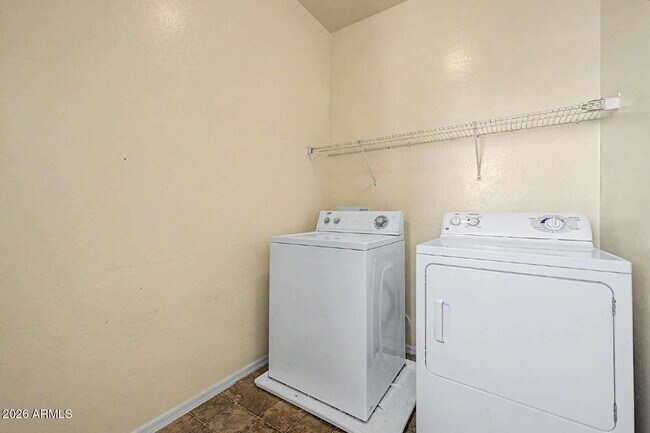 Building Photo - 4172 E Santa Fe Ln