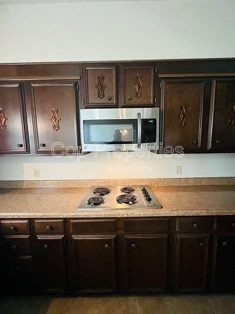 Building Photo - 3678 Hidden Dr