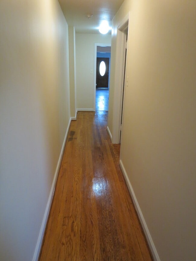 Building Photo - 2743 Thorndale Ave