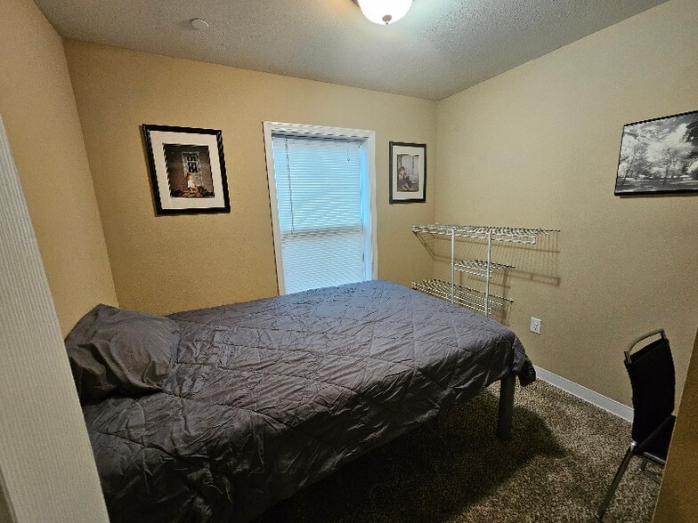 Building Photo - 2313 W 5th St