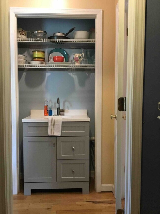 Building Photo - 198 Schools Dr