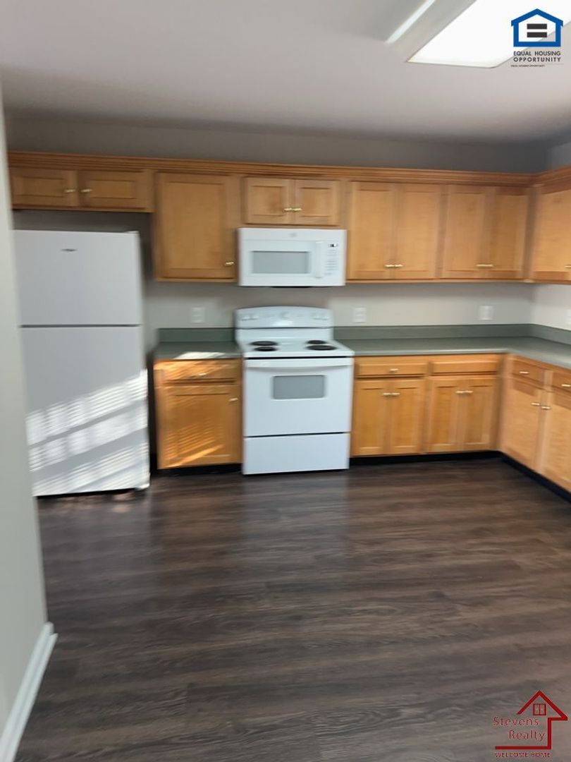 Building Photo - 3947 Webb Oaks Ct