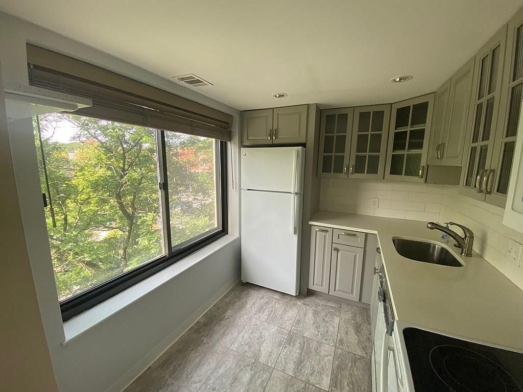 Kitchen - 1243 Beacon St