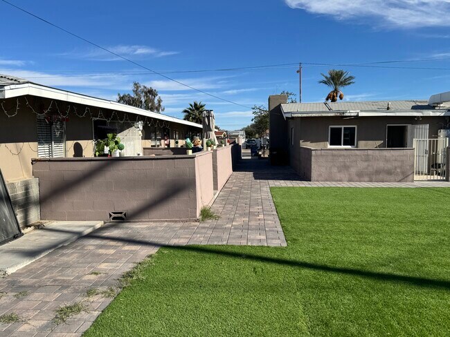 Building Photo - 2241 N Carroll St