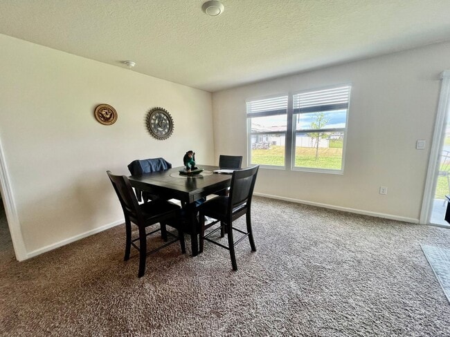 Building Photo - Available 11/1/24 Three bedroom two bath h...