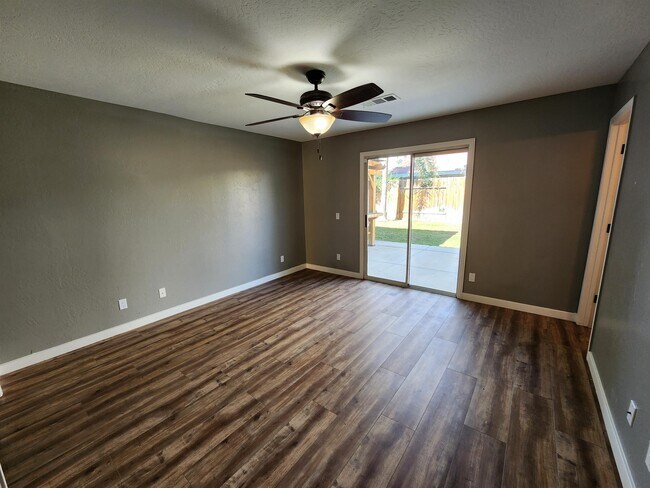 Building Photo - 8608 Hoodsport Ave