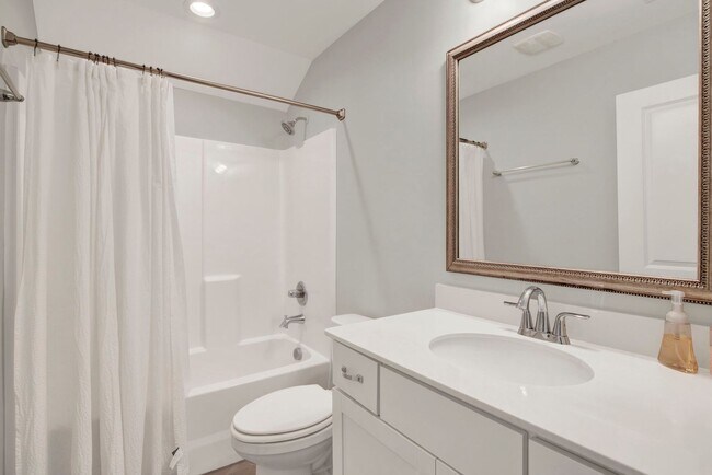 Building Photo - Savannah Quarters!