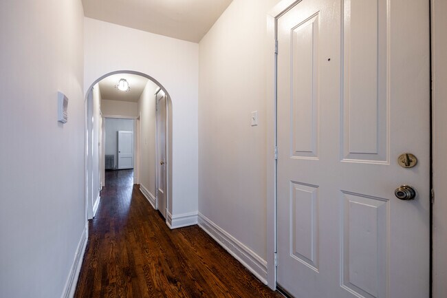 Building Photo - 1432 W Jonquil Terrace