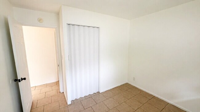 Building Photo - WEST SIDE 3 BEDROOM RANCH HOME AVAILABLE NOW!
