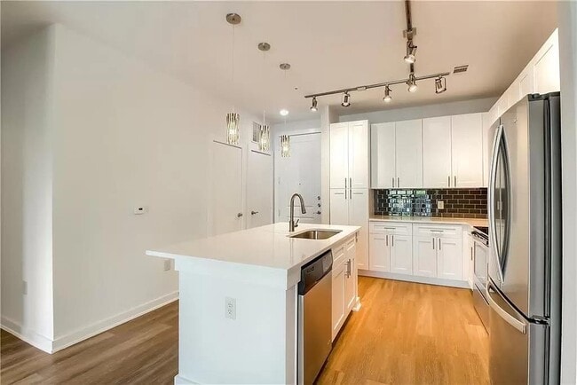 Building Photo - 1900 Barton Springs Rd