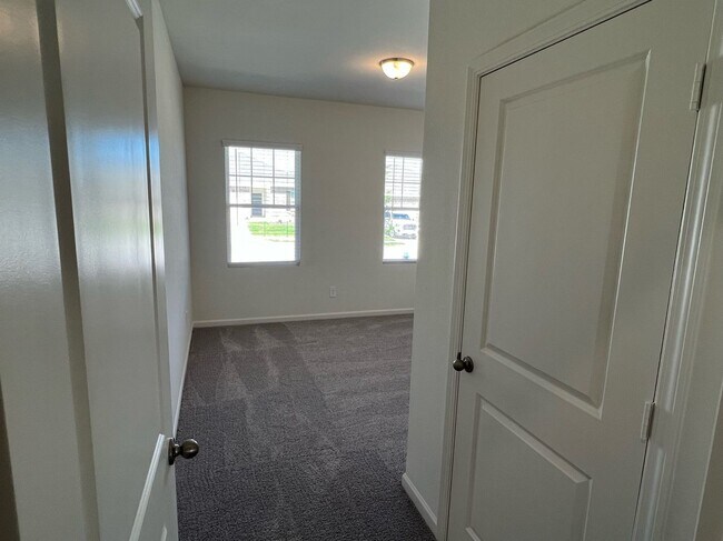 Building Photo - 752 Richmond Dr