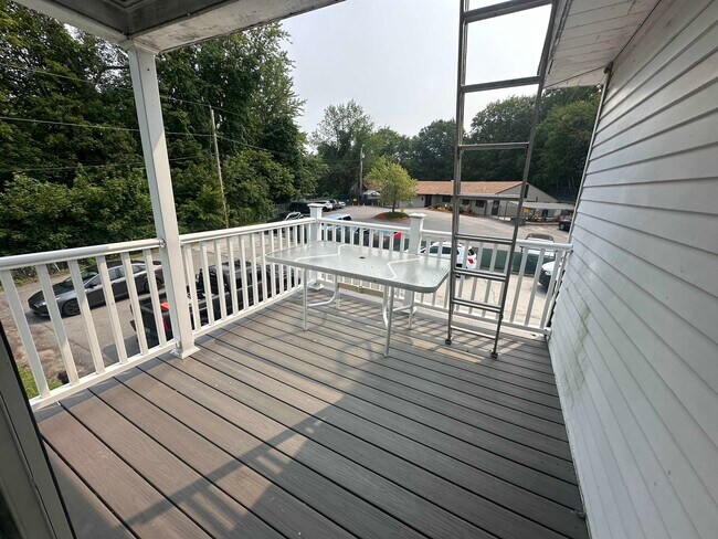 Building Photo - 3027 Brown Ave