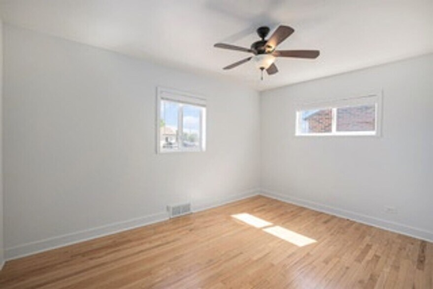 Building Photo - 1530 W Berkeley Pl