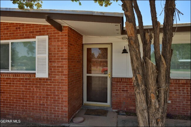 Building Photo - 408 Crane Ave