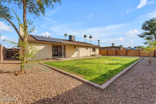 Building Photo - 2447 E La Jolla Dr