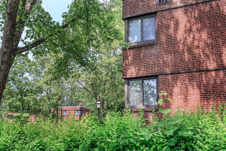 Building Photo - 1201 Heeney Ave