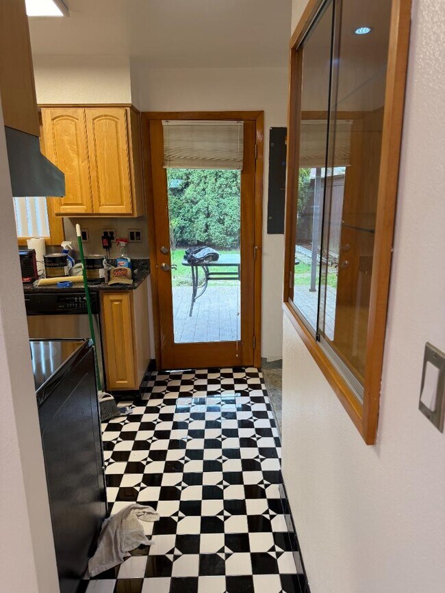 Building Photo - 1702 Winchell Ave