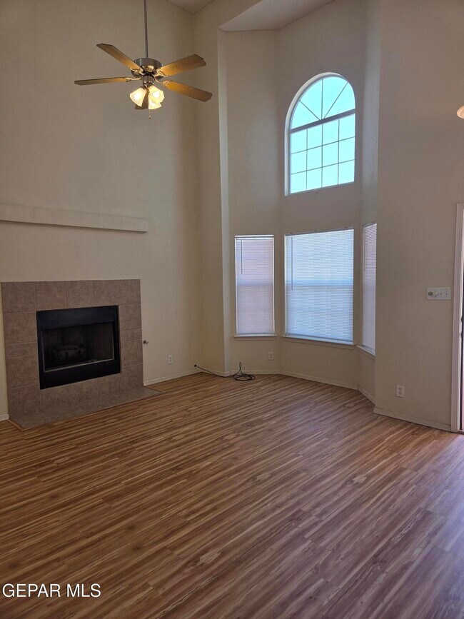 Building Photo - 3717 Hubble Dr