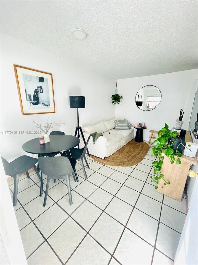 Building Photo - 1580 West Ave