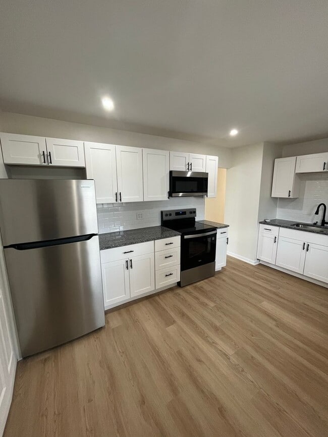Building Photo - Newly Renovated 3-Bedroom Single Family Home