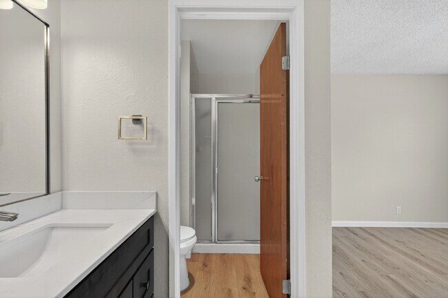 Building Photo - Spacious Condo in Santa Clara - Easy Commute!
