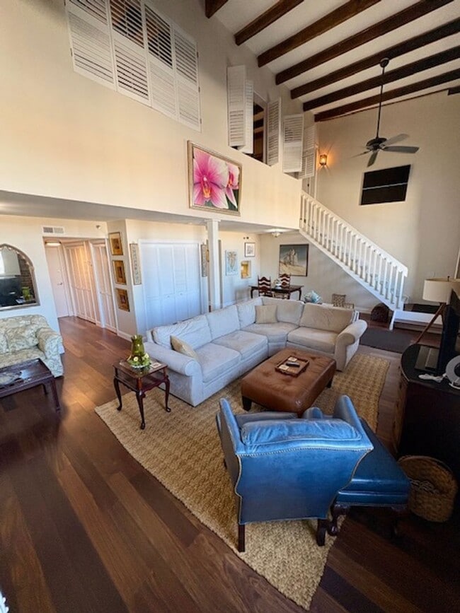 Building Photo - Historic Downtown Fully Furnished 2 Bedroom Condo