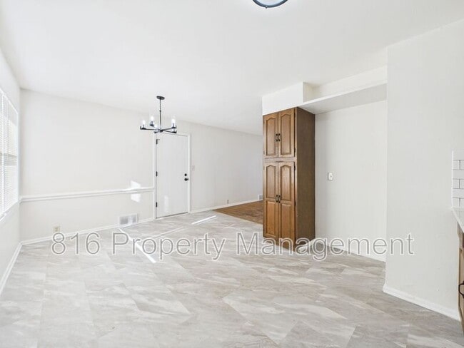 Building Photo - 6903 E 113 Terrace