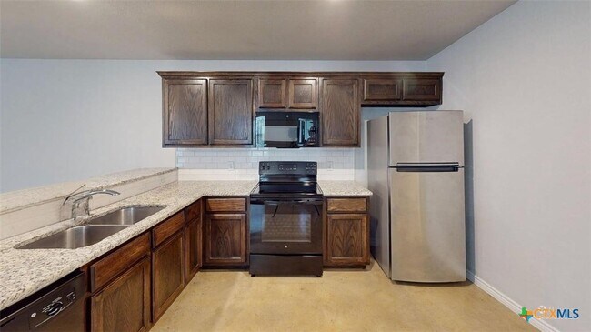 Building Photo - 1608 Tejas Trail