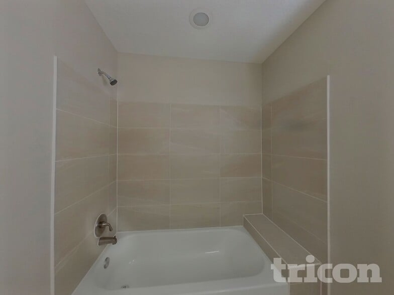 Building Photo - 9808 Red Clover Ave