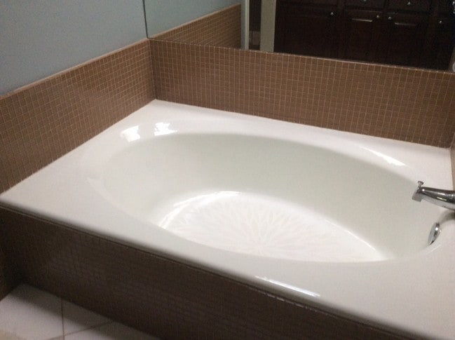 Tub in Master Bathroom - 824 16th St