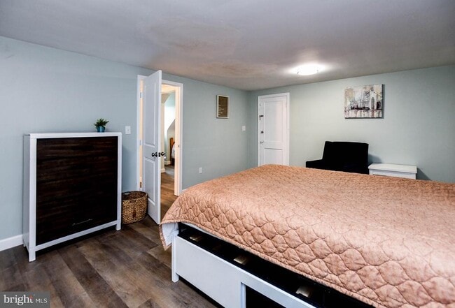 Building Photo - 3802 Cedar Dr